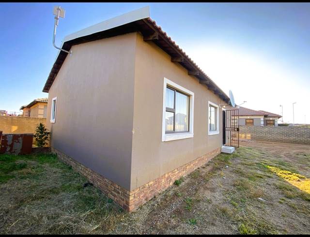 3 BEDROOM HOUSE FOR SALE IN VANDERBIJLPARK CE 4